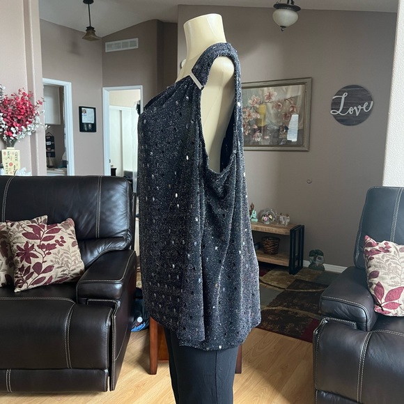 Avenue shiny black sleeveless blouse-size 26/28-NWT - Picture 3 of 10